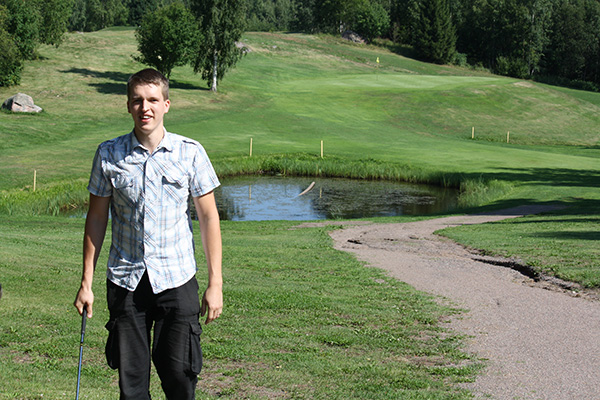 Antti golfaa
